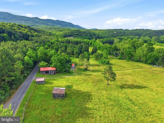 527 PANHANDLE RD, Bentonville, VA 22610