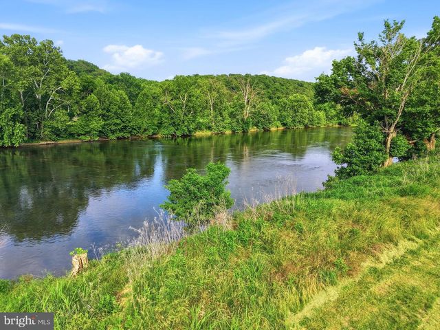 527 PANHANDLE RD, Bentonville, VA 22610