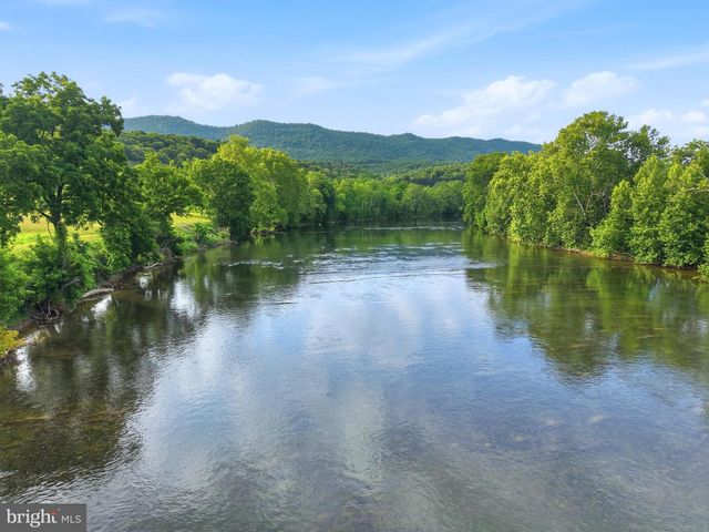 527 PANHANDLE RD, Bentonville, VA 22610