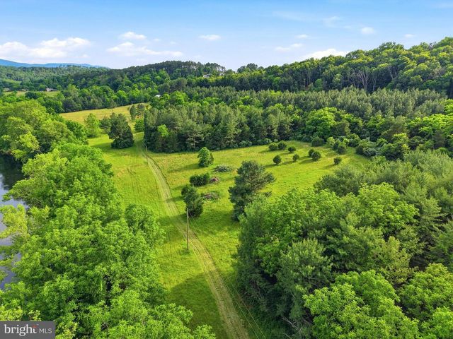 527 PANHANDLE RD, Bentonville, VA 22610