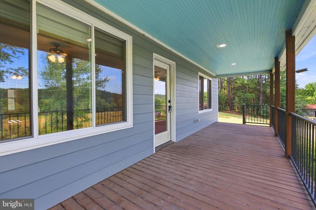 527 PANHANDLE RD, Bentonville, VA 22610