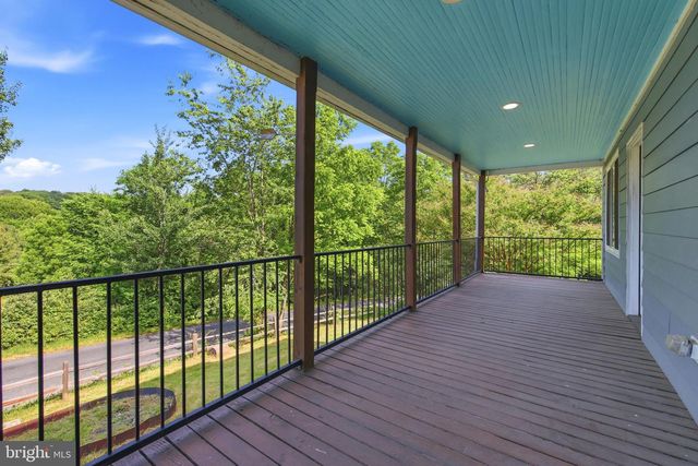 527 PANHANDLE RD, Bentonville, VA 22610