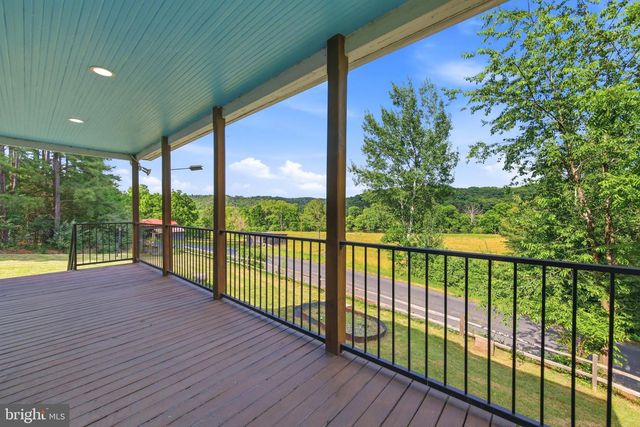 527 PANHANDLE RD, Bentonville, VA 22610