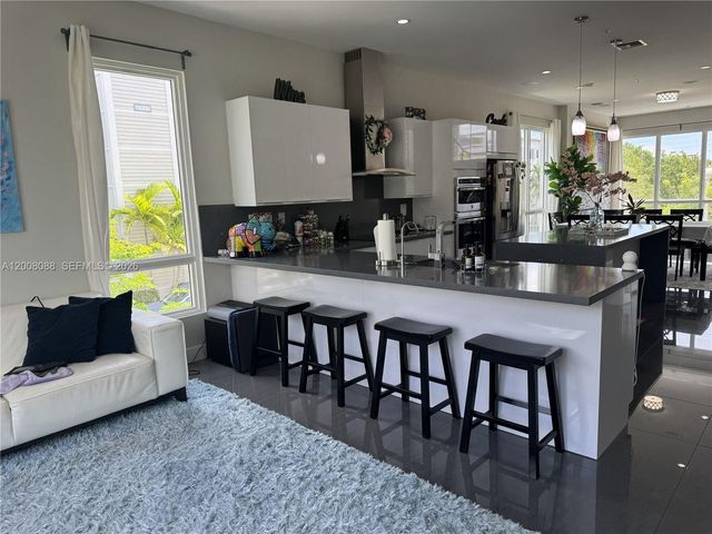 10331 NW 64th Ln 10331, Doral, FL 33178