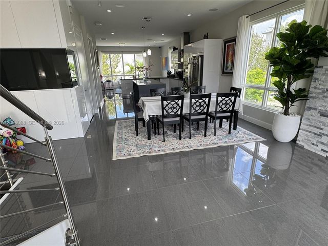10331 NW 64th Ln 10331, Doral, FL 33178