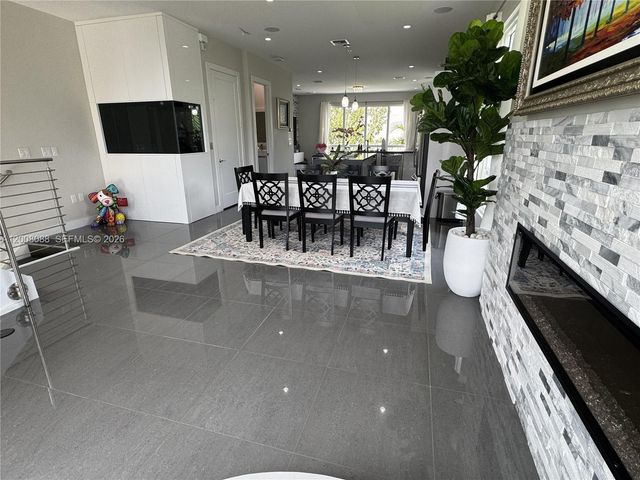 10331 NW 64th Ln 10331, Doral, FL 33178