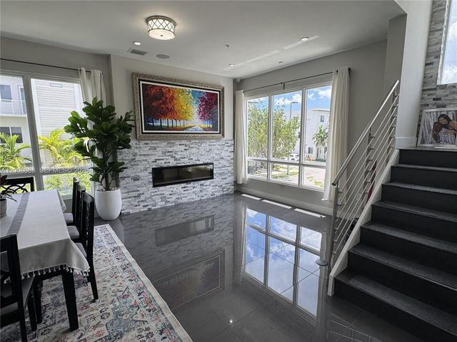 10331 NW 64th Ln 10331, Doral, FL 33178