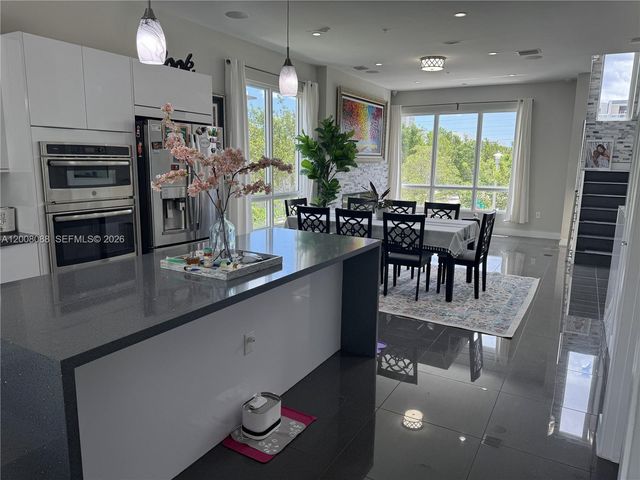 10331 NW 64th Ln 10331, Doral, FL 33178