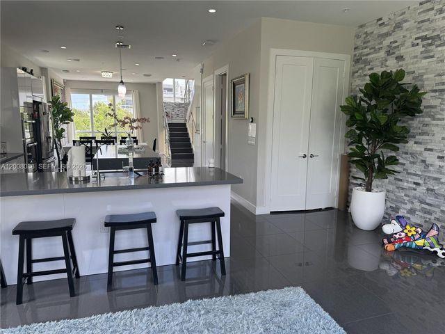10331 NW 64th Ln 10331, Doral, FL 33178