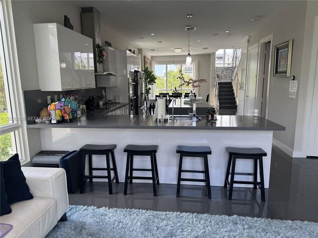 10331 NW 64th Ln 10331, Doral, FL 33178