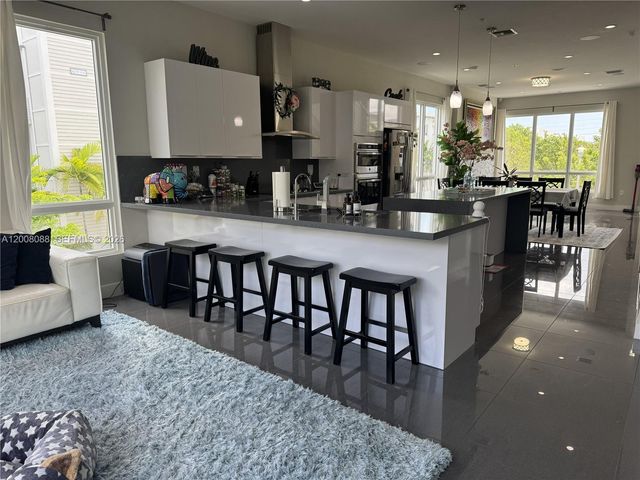 10331 NW 64th Ln 10331, Doral, FL 33178