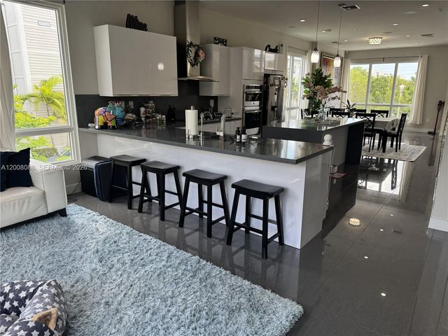 10331 NW 64th Ln 10331, Doral, FL 33178