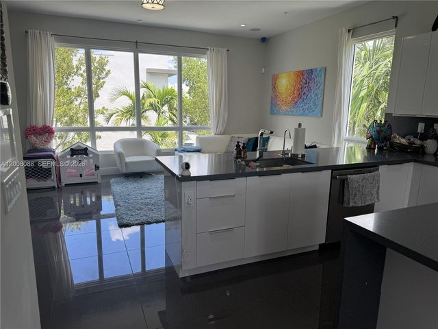 10331 NW 64th Ln 10331, Doral, FL 33178