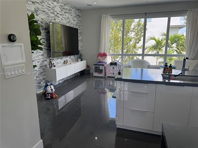10331 NW 64th Ln 10331, Doral, FL 33178
