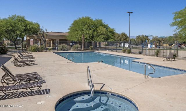 6555 E Brushback Loop, Tucson, AZ 85756