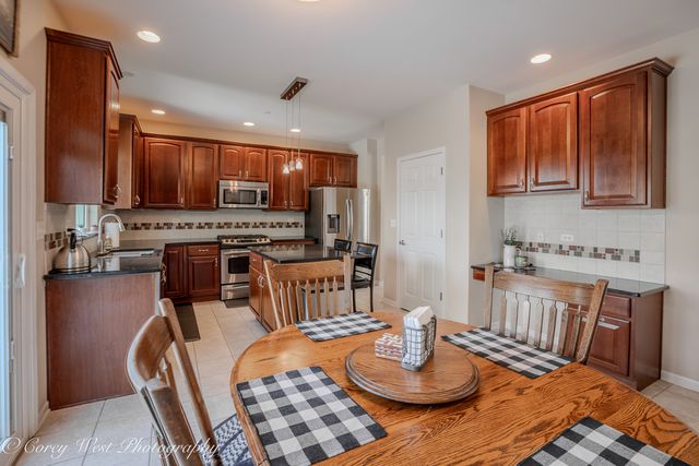2872 Dartmouth Lane, West Dundee, IL 60118