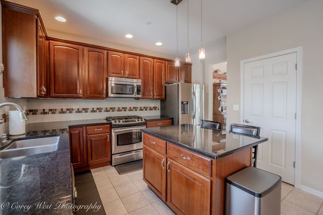 2872 Dartmouth Lane, West Dundee, IL 60118