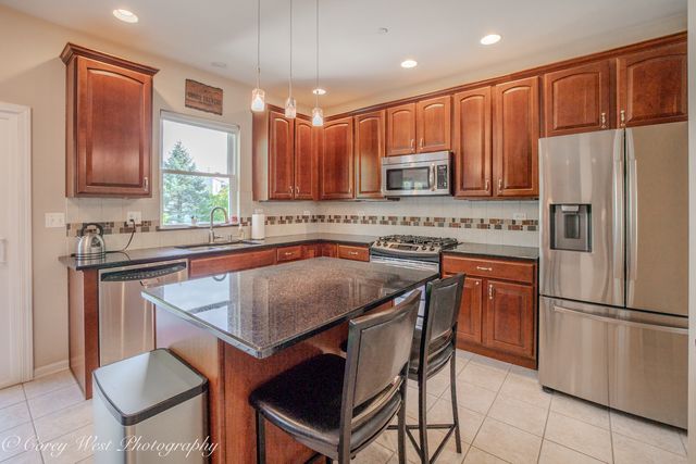2872 Dartmouth Lane, West Dundee, IL 60118