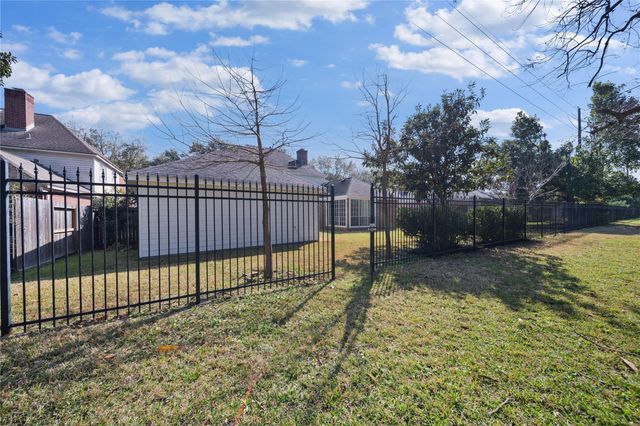 2106 Westshore Drive, Missouri City, TX 77459