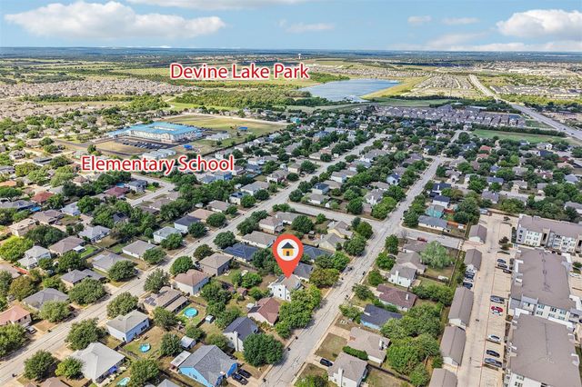 607 Sparkling Brook LN, Leander, TX 78641