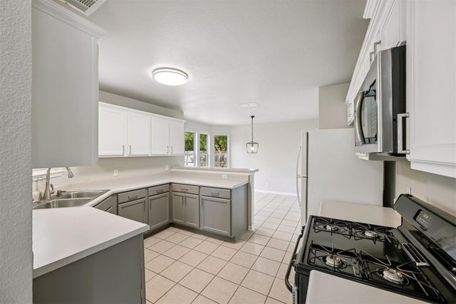 607 Sparkling Brook LN, Leander, TX 78641