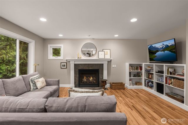 18604 215th Way NE, Woodinville, WA 98077