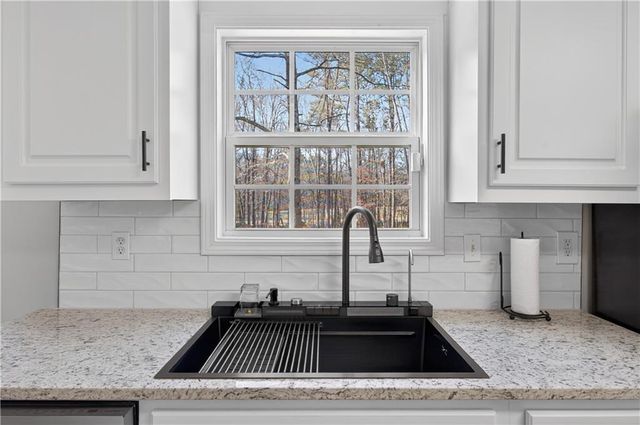 1453 Solomon Drive, Winder, GA 30680