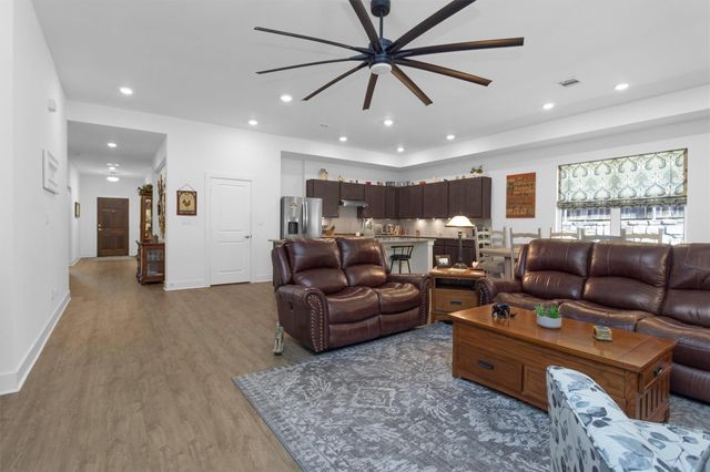 954 Golden Willow Lane, Conroe, TX 77304