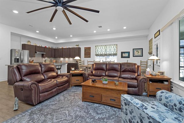 954 Golden Willow Lane, Conroe, TX 77304