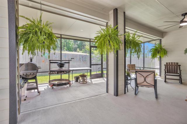 954 Golden Willow Lane, Conroe, TX 77304