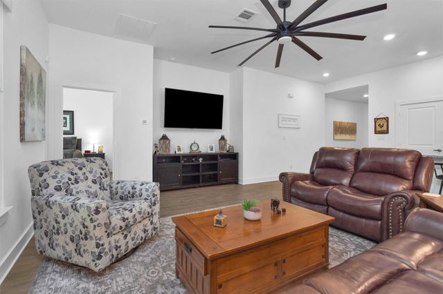 954 Golden Willow Lane, Conroe, TX 77304