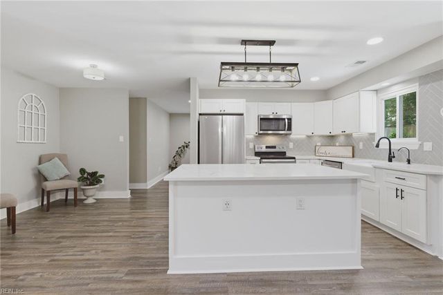 1801 Oneida CT, Virginia Beach, VA 23453