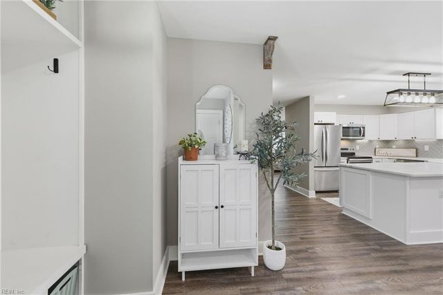 1801 Oneida CT, Virginia Beach, VA 23453
