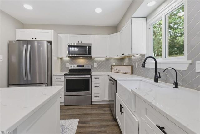 1801 Oneida CT, Virginia Beach, VA 23453