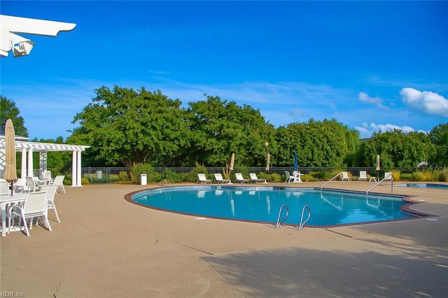 1933 Governors Pointe DR, Suffolk, VA 23436