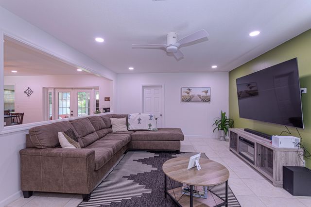 5756 Orchard Way, West Palm Beach, FL 33417