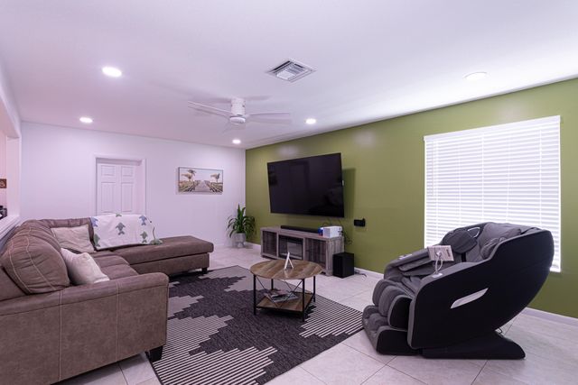 5756 Orchard Way, West Palm Beach, FL 33417