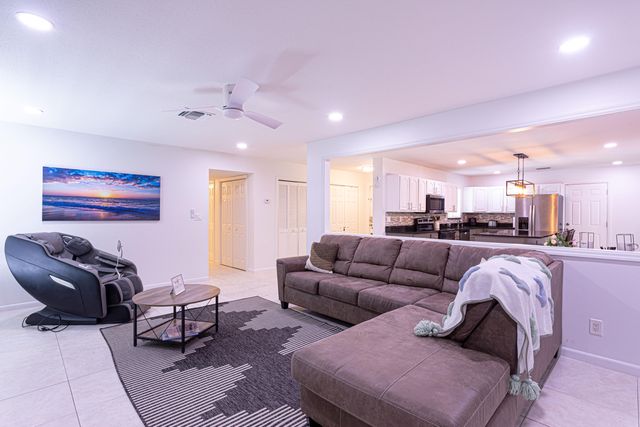 5756 Orchard Way, West Palm Beach, FL 33417