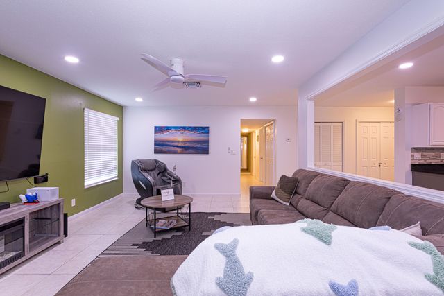 5756 Orchard Way, West Palm Beach, FL 33417