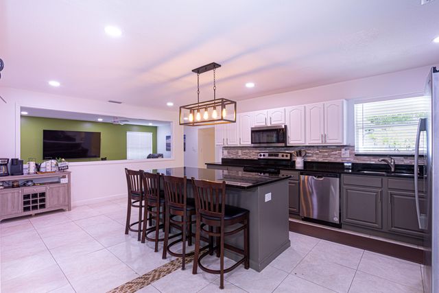 5756 Orchard Way, West Palm Beach, FL 33417