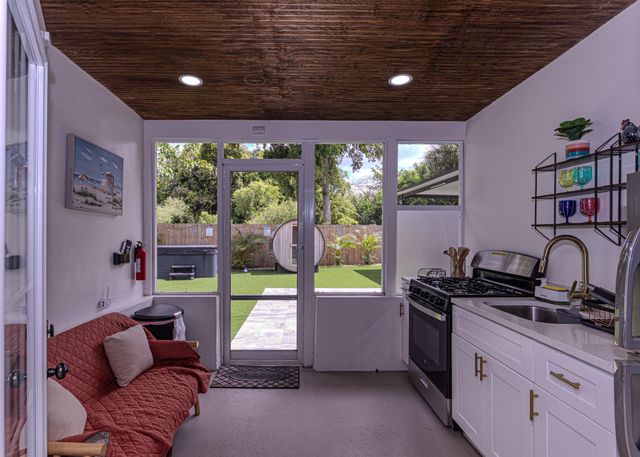 5756 Orchard Way, West Palm Beach, FL 33417