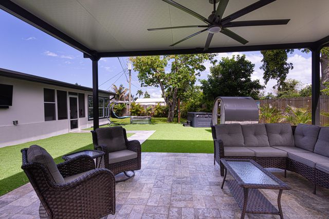 5756 Orchard Way, West Palm Beach, FL 33417