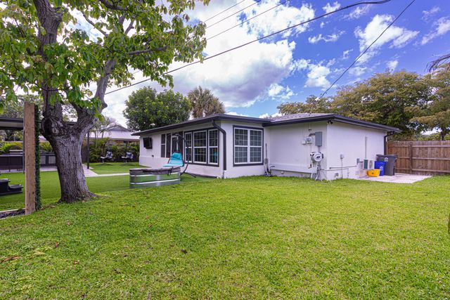 5756 Orchard Way, West Palm Beach, FL 33417