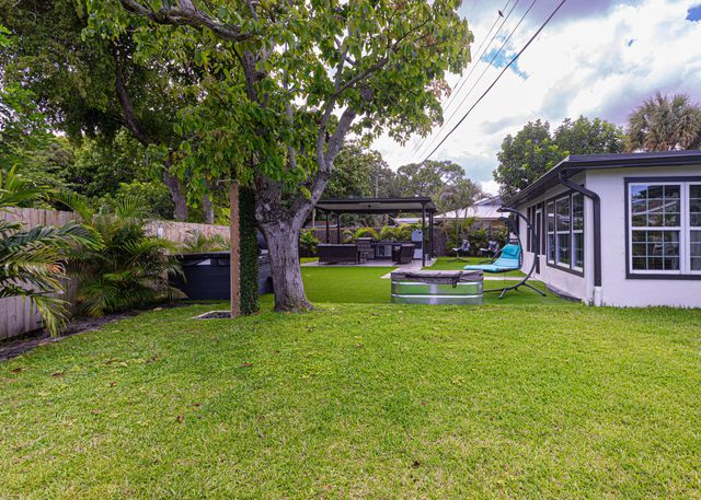 5756 Orchard Way, West Palm Beach, FL 33417