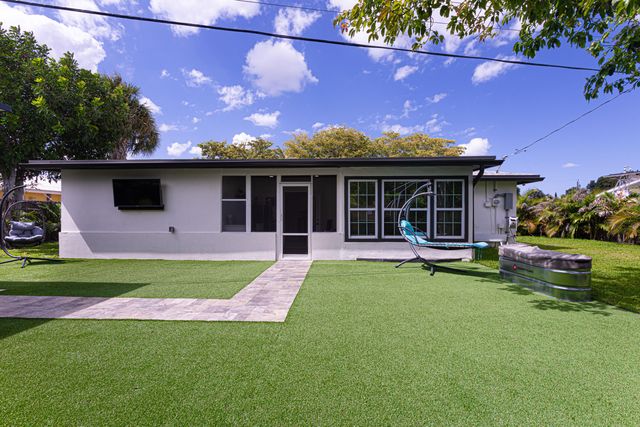 5756 Orchard Way, West Palm Beach, FL 33417