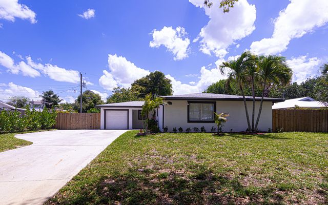 5756 Orchard Way, West Palm Beach, FL 33417