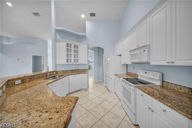 621 NW 37th AVE, Cape Coral, FL 33993