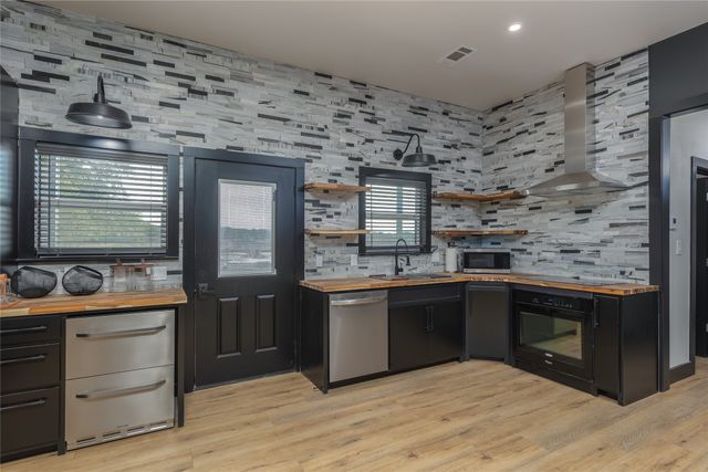 2015 Dobbs Valley Road, Mineral Wells, TX 76067