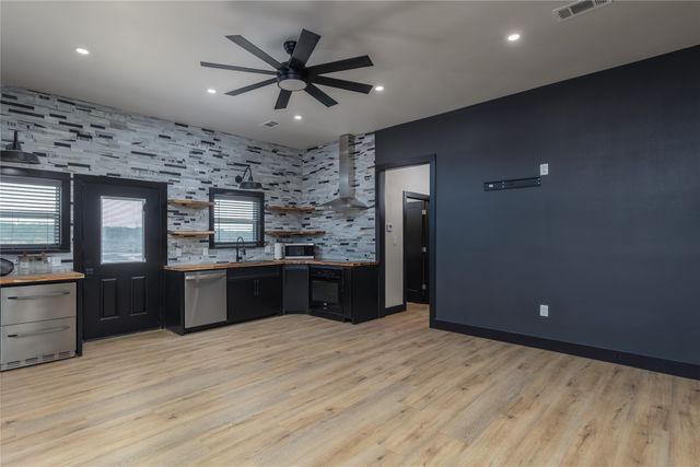 2015 Dobbs Valley Road, Mineral Wells, TX 76067