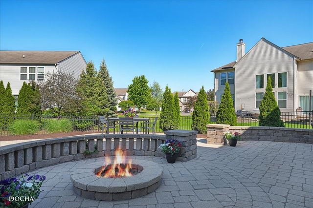 25004 W Prairie Grove Drive, Plainfield, IL 60585